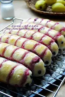 Blueberry caterpillar bread