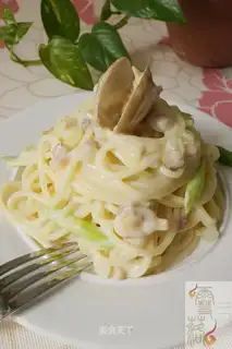 White clam cream pasta