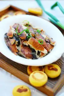 The hand tore the fish