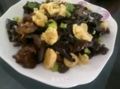 Onion wood fried eggs
