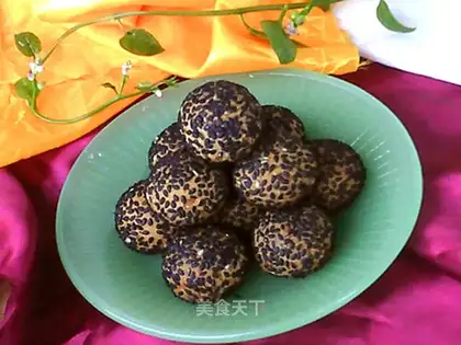 Black sesame ball