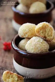 Gold coconut ball