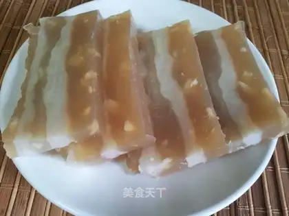 Coconut horse hoof cake