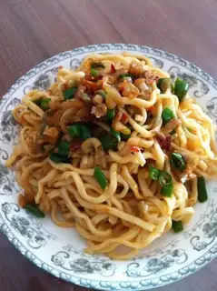 Red oil dry noodles