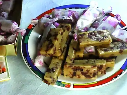 Cranberry milk candy