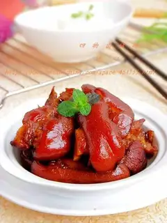 Four pigs' feet