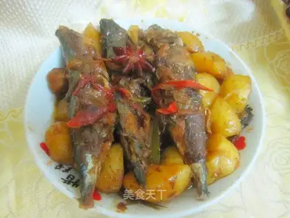 Red-burned mackerel potatoes