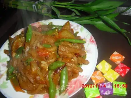 Chili tomato fried round eggplant