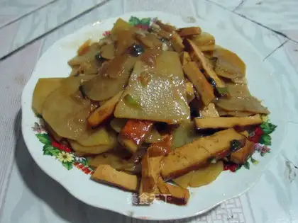Sour chicken with potatoes