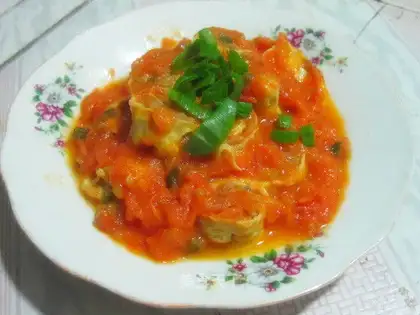 Tomato chicken omelet