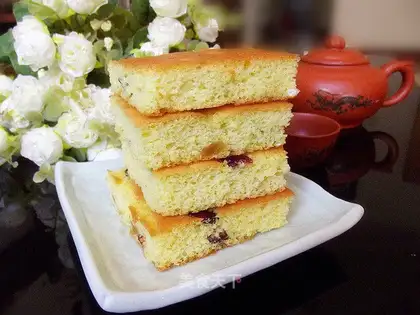 Cranberry sponge cake