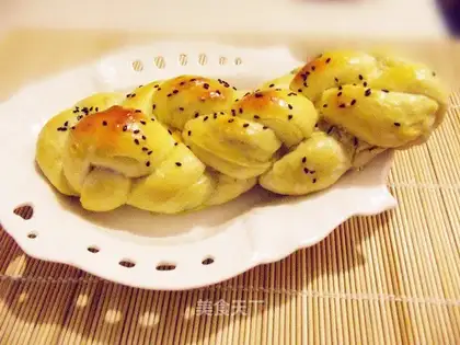 Bean saloon bread