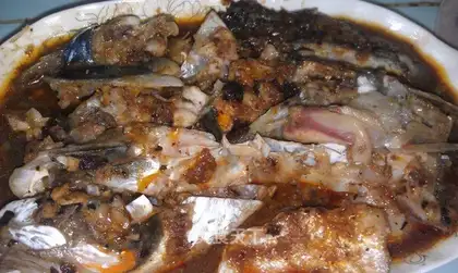 Steaming fish head
