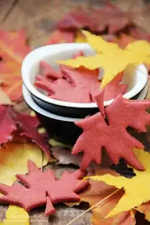 A red maple cookie