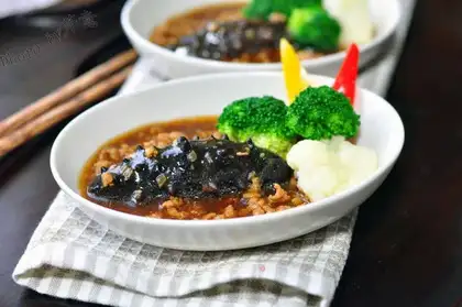 Meat and sea cucumber