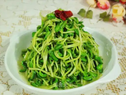 Clear the black bean sprouts