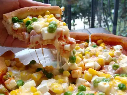 Vegetable sausage pizza