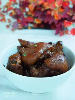 Red-hot milk pig hoof