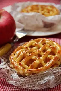 Cinnamon apple pie