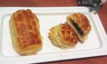 A thousand layers of sesame bread