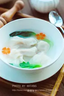 Chicken soup, shrimp dumplings