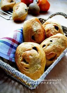 Red sugar raisin bread