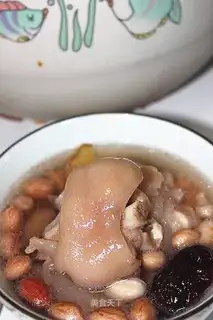 "Red-tree peanut pig hoof soup."