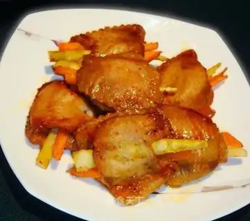 Roasted wings with wine and vegetables
