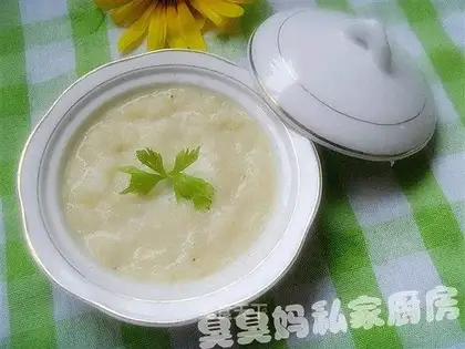 Mashed potatoes with chicken sauce