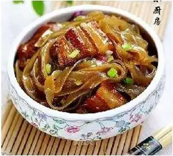 Stewed cabbage with pork vermicelli