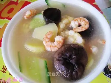 Stewed potatoes with milk soup and fresh shrimp