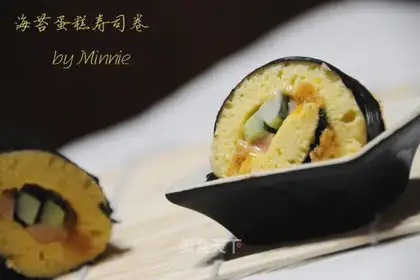 Seaweed cake sushi roll
