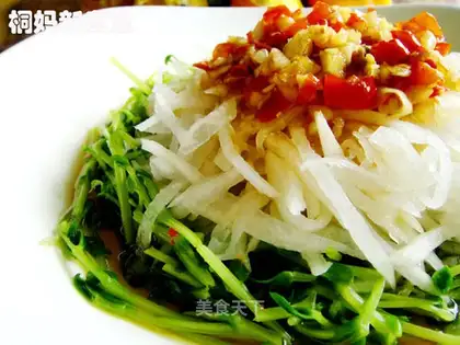 Shredded radish mixed with bean sprouts