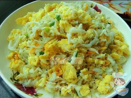 Scrambled eggs with whitebait