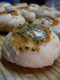 Beef mooncake