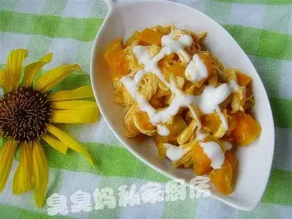 Pumpkin mixed with shredded chicken
