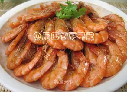 Saute shrimp with salt and oil