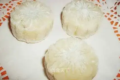 Colorful ice skin mooncakes