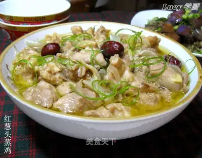 Steamed chicken with red onion
