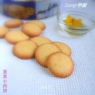 Oil-free egg yolk cake