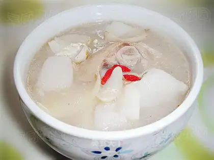 Stewed pig's feet with yam and lily