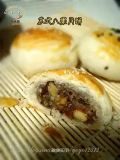 Su style eight-fruit mooncake