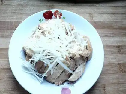 Shredded green onion mixed with tofu