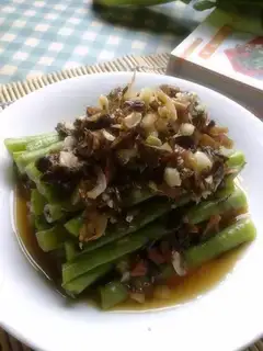 Mixed cowpea with dried shrimps and vegetables
