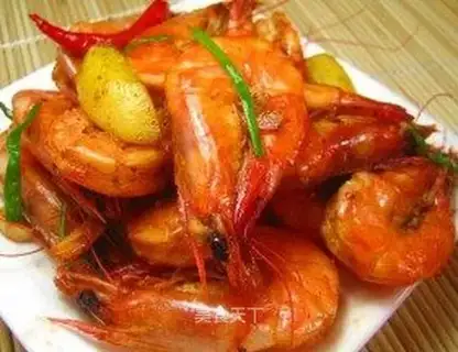Home-cooked spicy shrimp