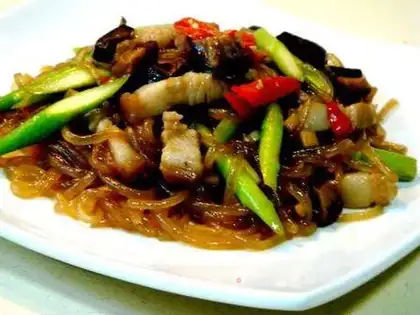 Asparagus and mushrooms braised vermicelli