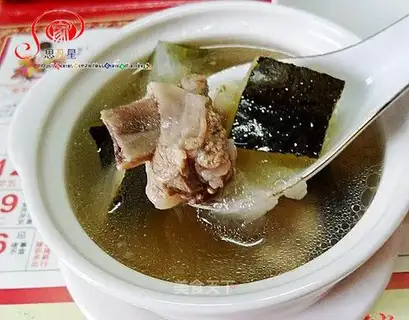 White gourd pork ribs medicinal soup