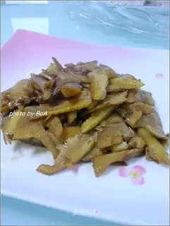 Braised tobacco bamboo shoots in oil