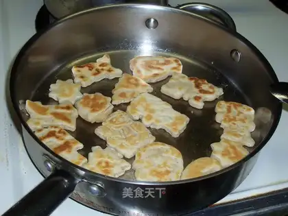 Crispy sesame cake