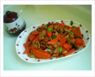 stir-fried pork with carrot